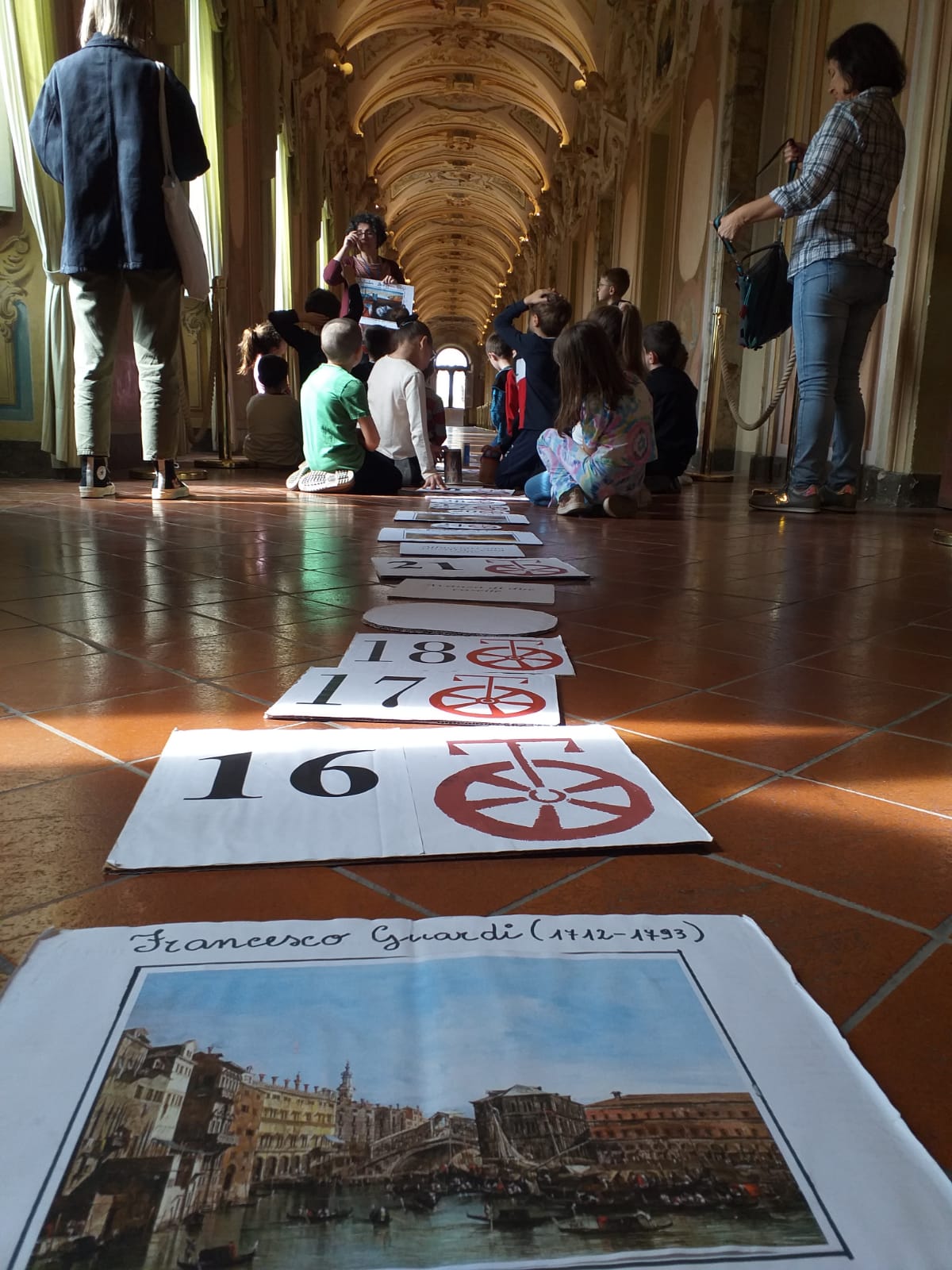 Bambini nella Galleria degli Stucchi
